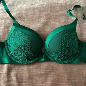 Victoria’s Secret bra 34B and panties in small set